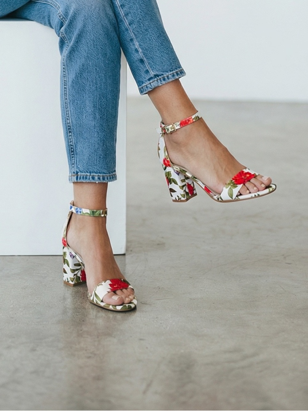 NINE WEST Sandy White Floral Block Heel Women’s Dress Sandals - Size 8 NIB-NWT!!